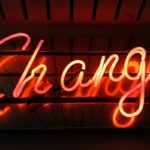 Foto von Neonschrift mit dem Wort 'Change'