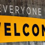 Foto mit Worten 'Everyone is Welcome'